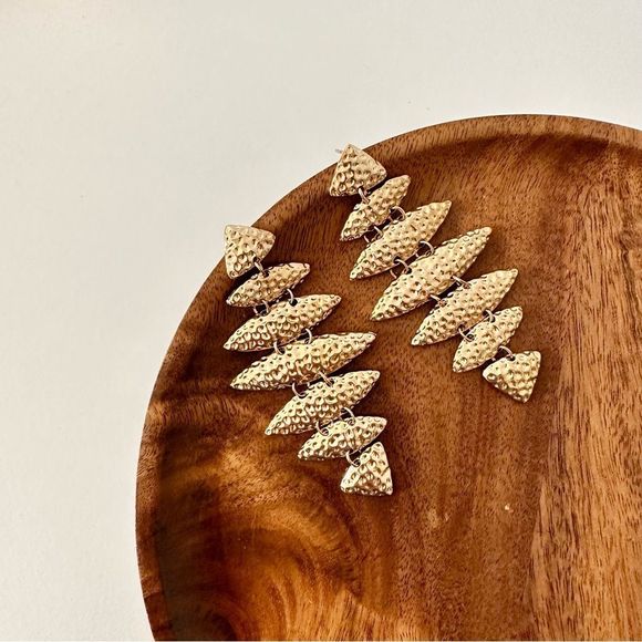 3/$20βGold Marquise Navette Geo Textured Hammered Dangling Earrings - Picture 1 of 5